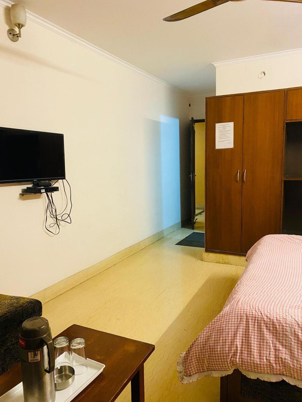 Hotel Mayur Deluxe Мератх Экстерьер фото